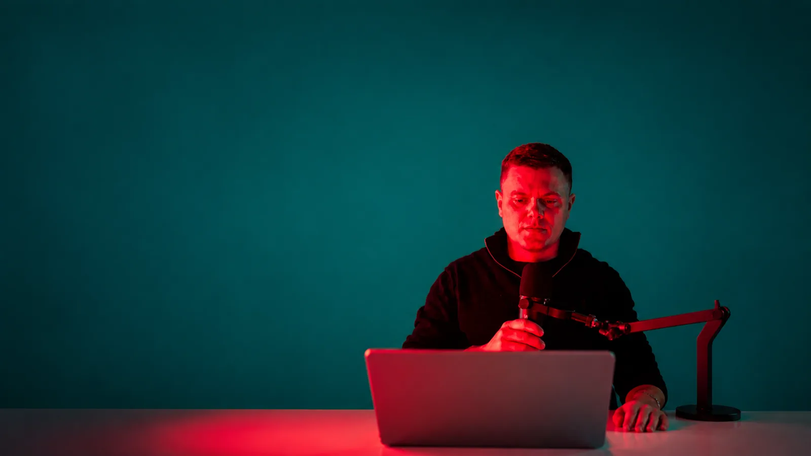Sil Bormüller at his desk